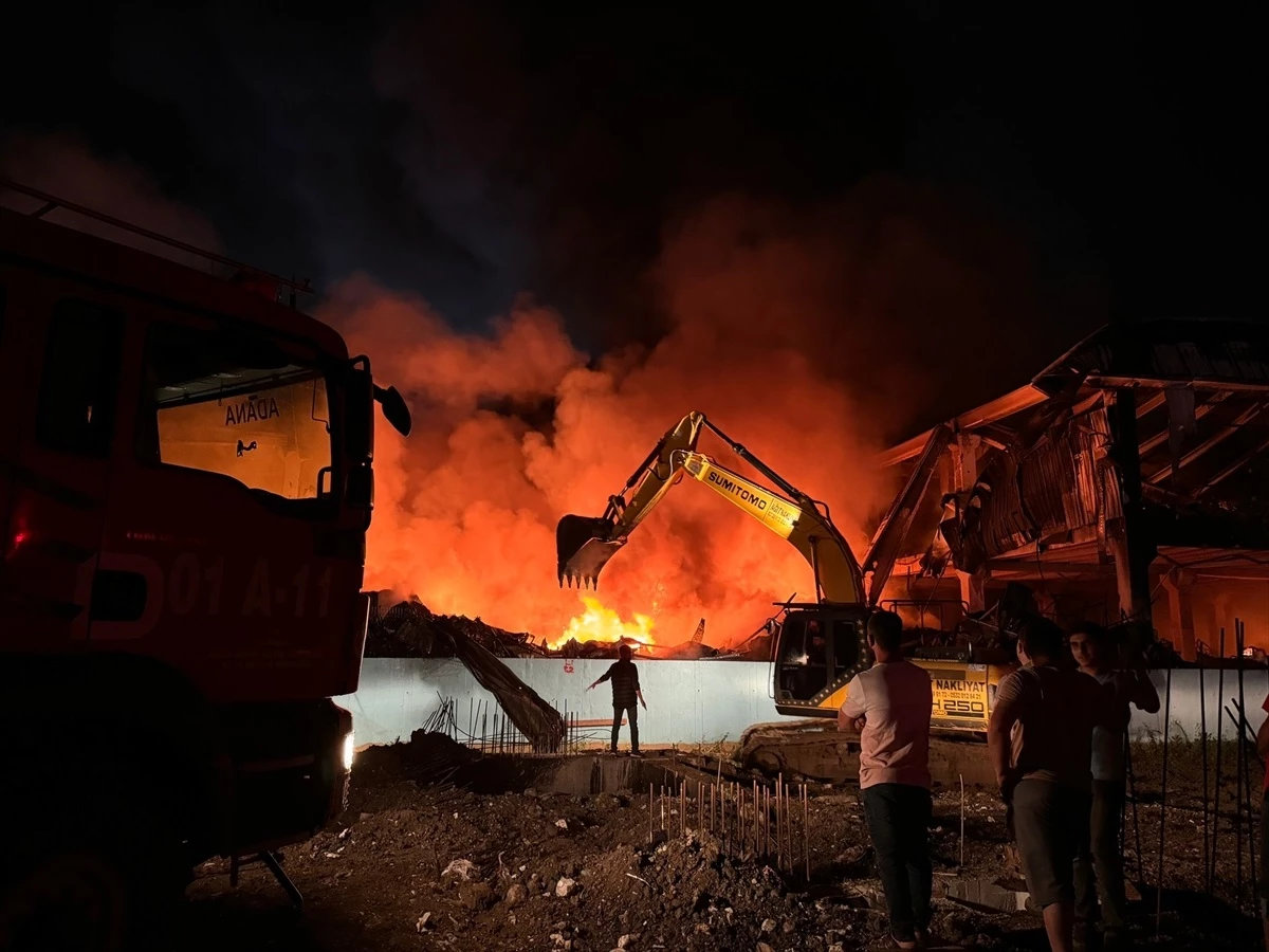 Adana'da motosiklet üretim tesisinde  yangın çıktı