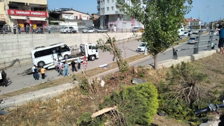 Adana’da yolcu minibüsü alt geçide düştü… Şoför araçta sıkıştı