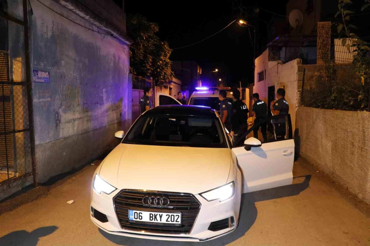 Adana'da Ehliyetsiz Sürücü Polisten Kaçtı, yakalanarak gözaltına alındı