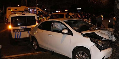 Polis aracıyla otomobilin çarpışması sonucu 1'i polis, 4 kişi yaralandı