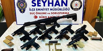 Seyhan'da akaryakıt istasyonunda silah ve uyuşturucu operasyonu
